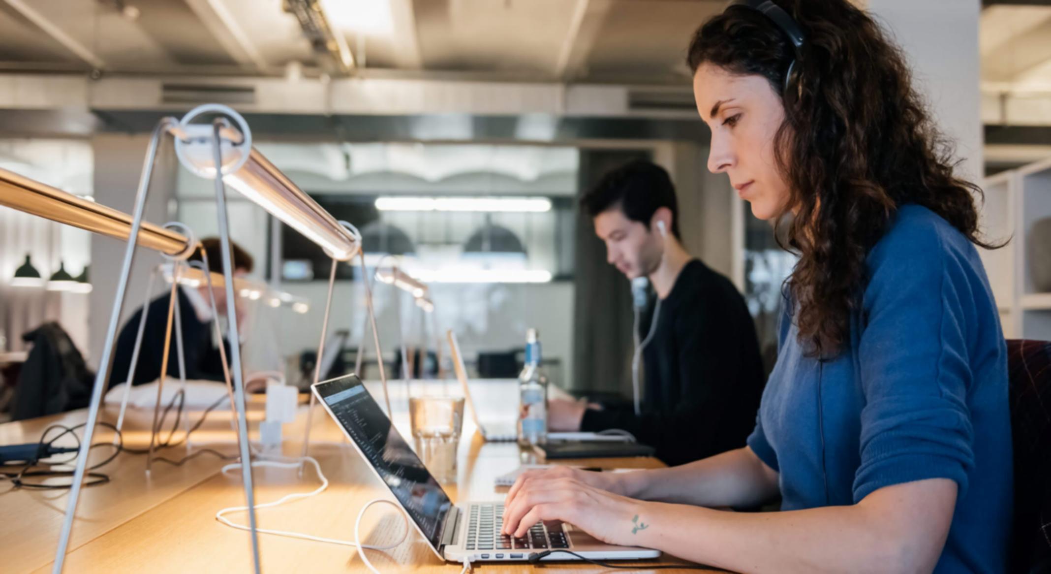 Offener Austausch zwischen Beratern und Kunden