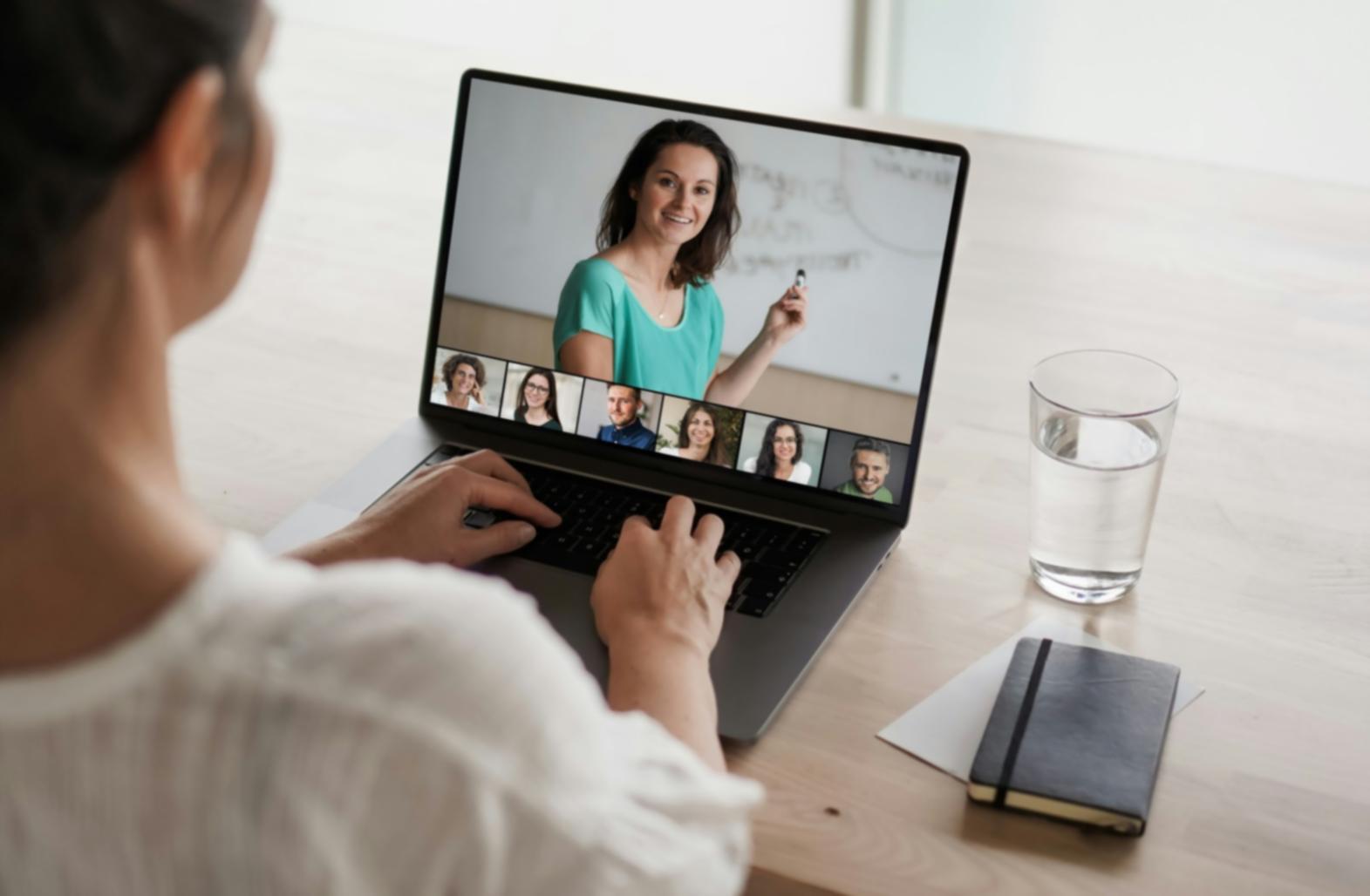 Teamarbeit und Zusammenarbeit im Finanzbereich bei Koralyntha